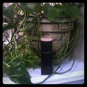 Sateen 05 Barepro foundation